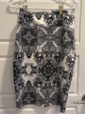 Hybrid & Company Black White Paisley Pencil Skirt | Stretch | Slit | L